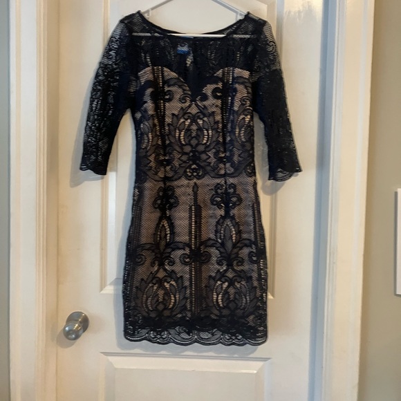 Beautiful navy blue dress with nude underlay size medium - Picture 1 of 4